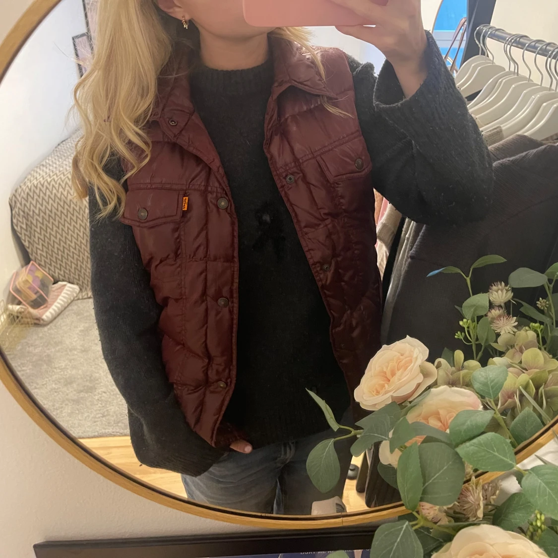 Vinröd quiltad väst