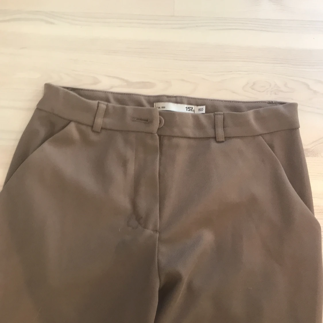 2 par Bruna kostymbyxor - 91
