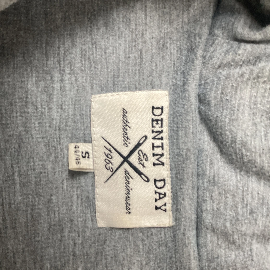 Grå väst med huva från Denim Day - 1