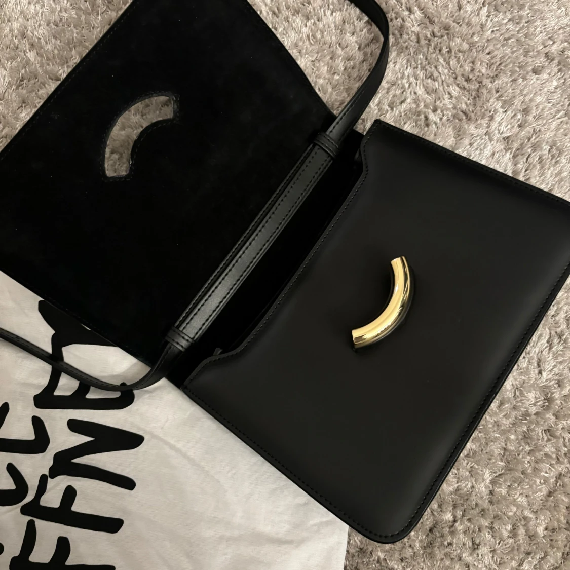 Svart axelremsväska från Little Liffner - 92