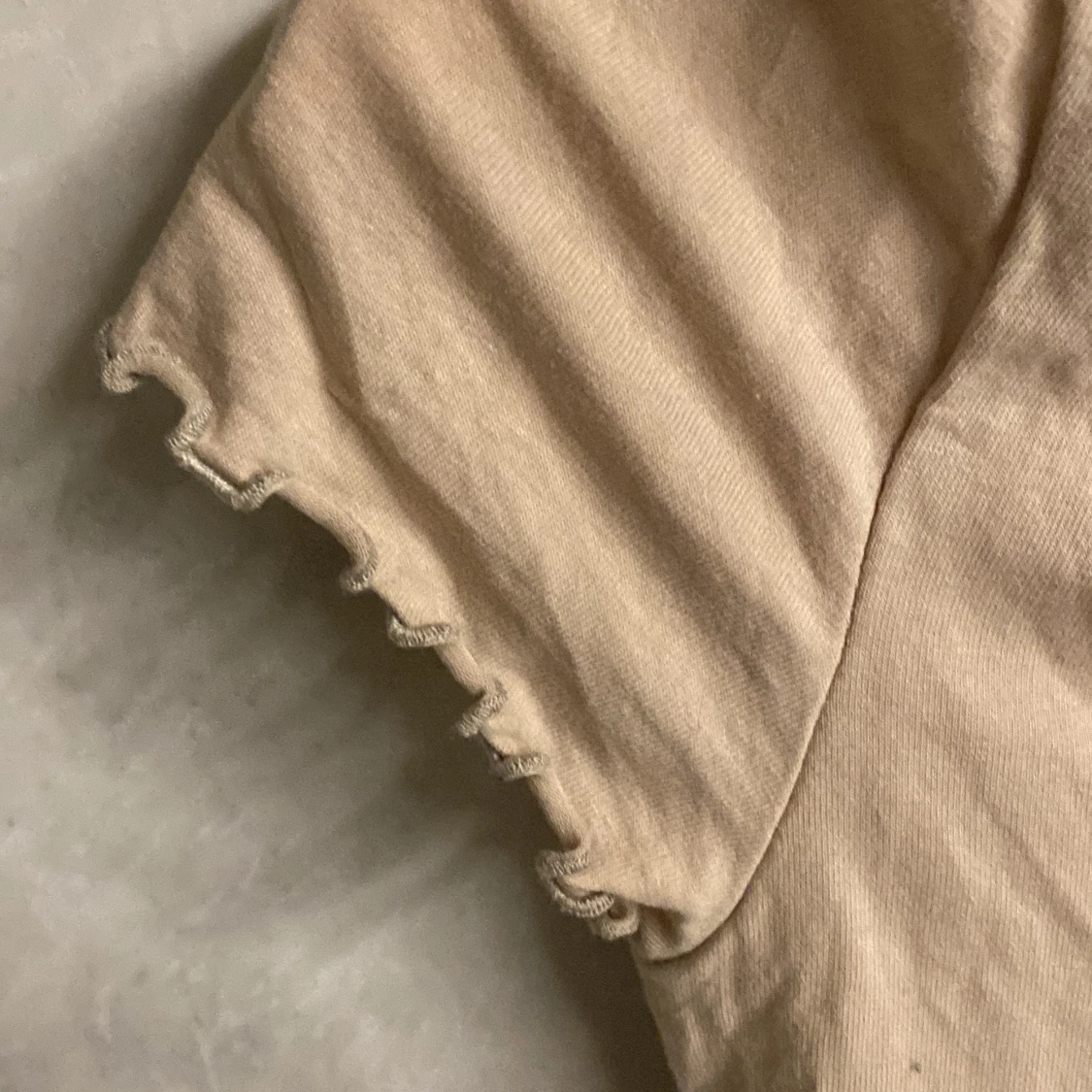 Beige v-ringad topp från H&M Divided - 91
