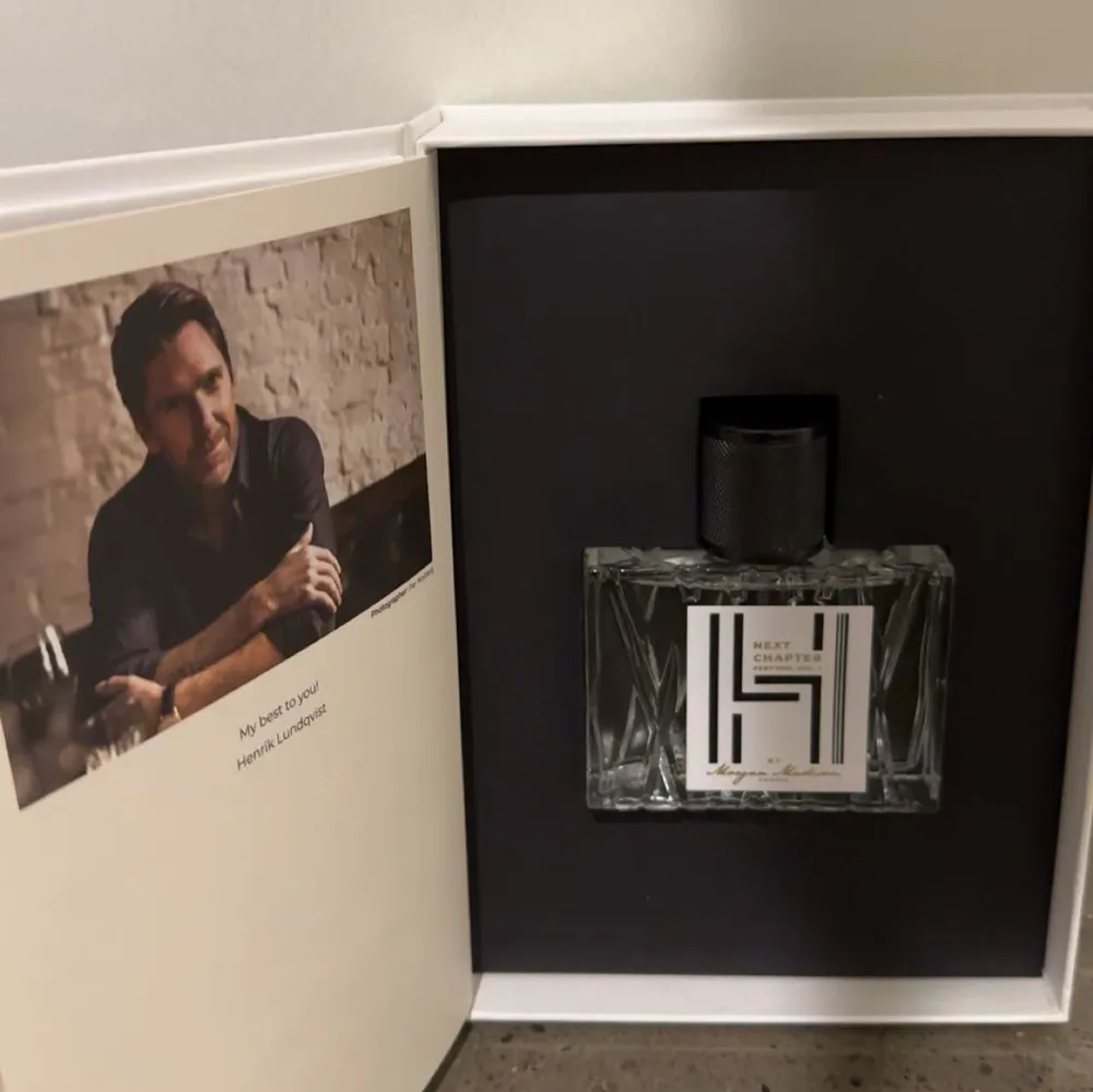 Säljer nu min Next Chapter Perfume Vol.1 av Henrik Lundqvist, en exklusiv doft från Morgan Madison. Mycket fräsch och stark parfym, håller hela dagen! Helt full flaska endast testsprayat. . Perfume.