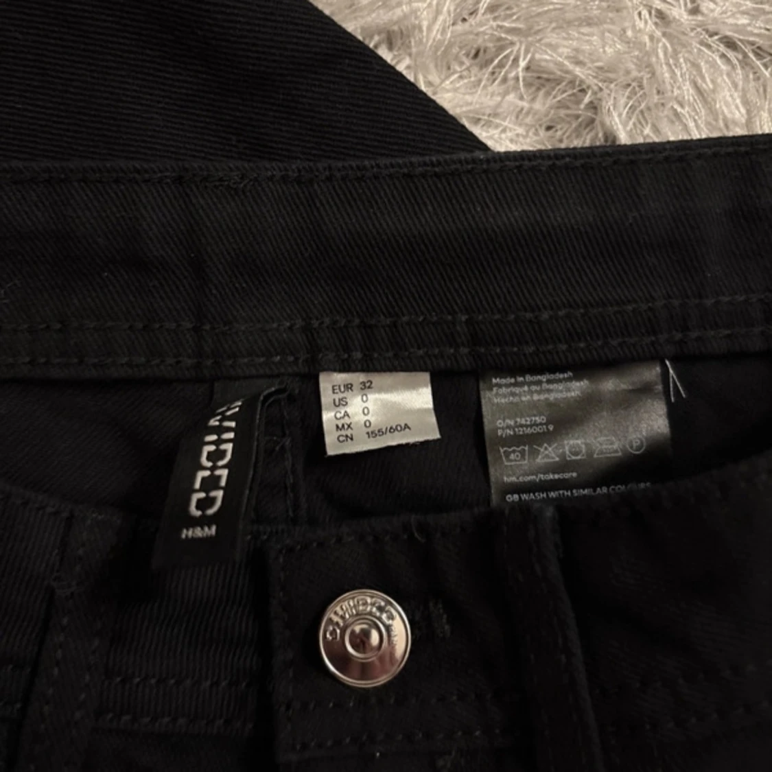 Svarta vida byxor från H&M - 92