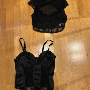fest toppar - Korsett-liknande toppar! Ena är från h&m (nere) andra från shein (uppe). Jättefina men passar inte mig längre. Har inga bilder på. 50kr för båda