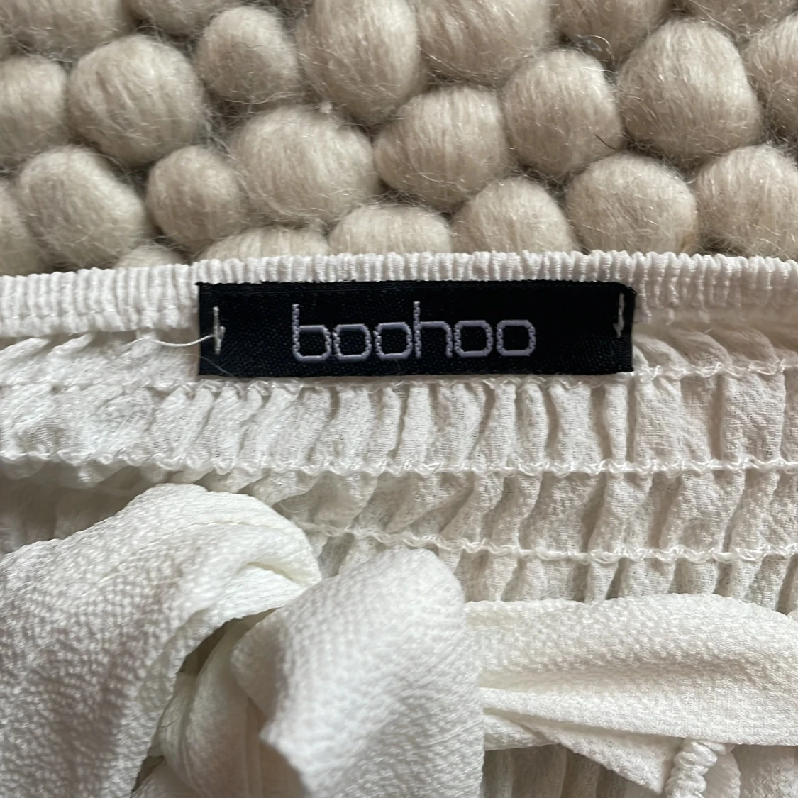 Vit blus från Boohoo - 3