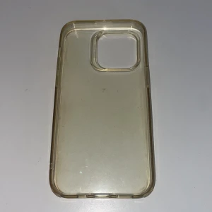 Telefon skal  - Telefon skal transparent,uppskattas iPhone 12 eller 13. Längd 15 cm, bredd 7.5 cm