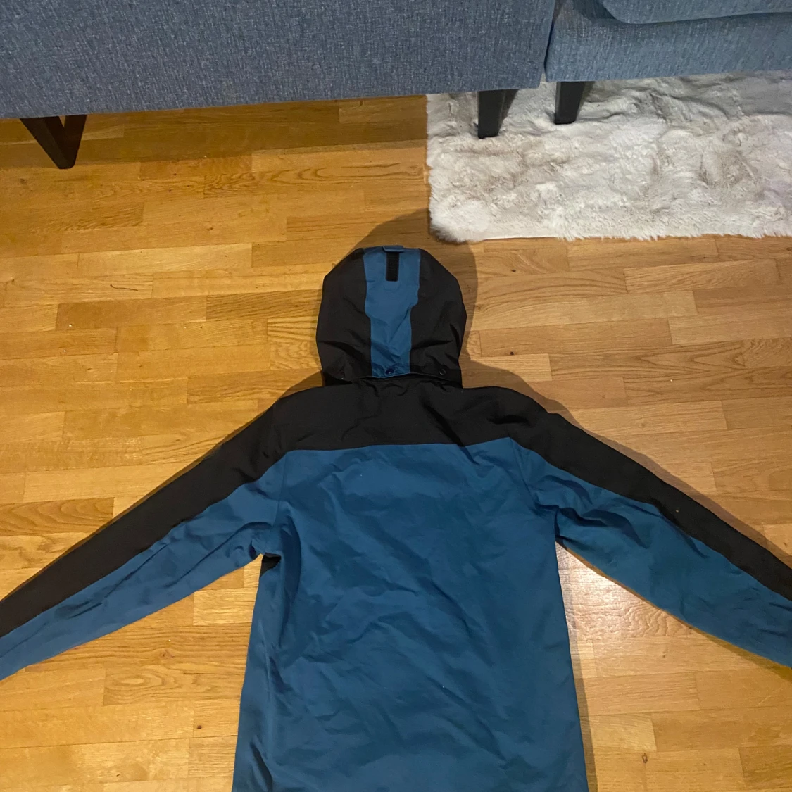 Blå och svart vattentätt jacka från Lindberg  - 1