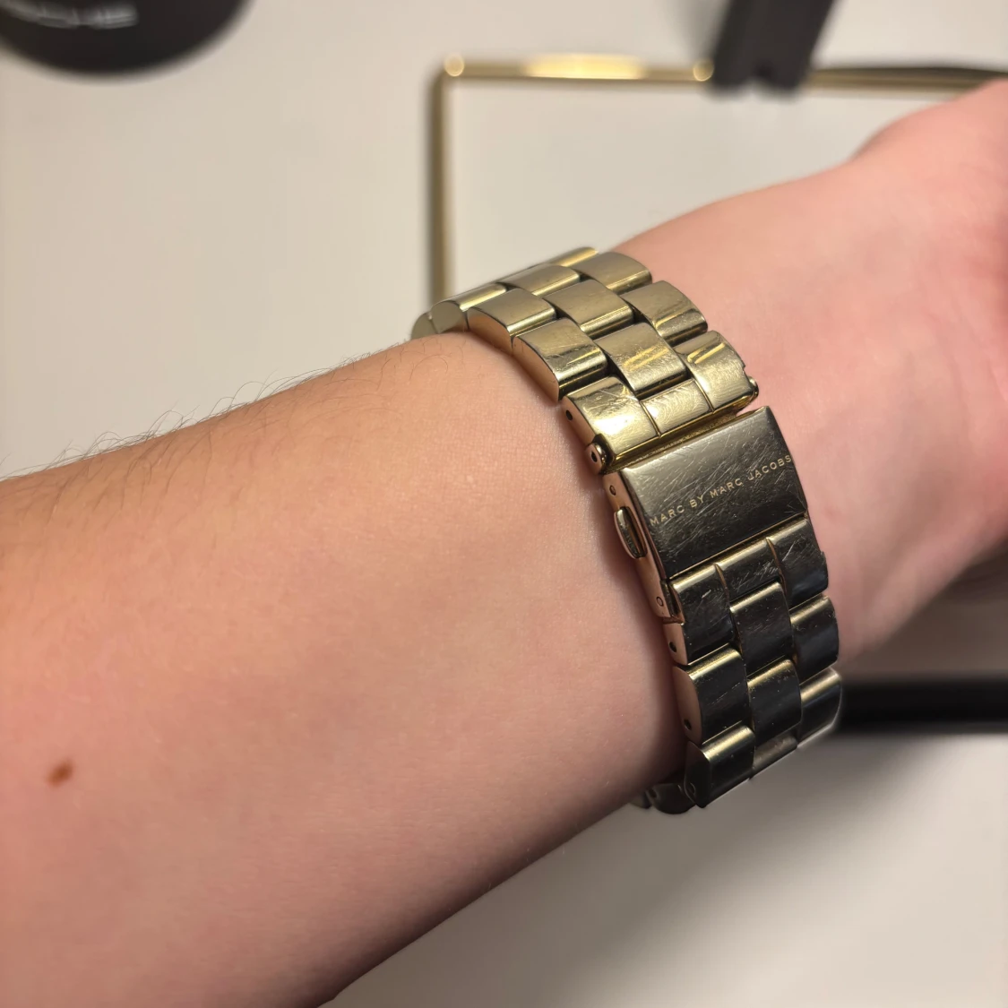 Guldfärgad klocka från Marc by Marc Jacobs - 90