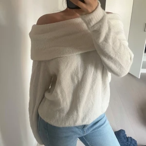 Slutsåld off shoulder tröja  - Mjuk  off shoulder tröja 🧸