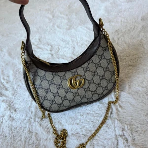 Helt ny axelväska  - Helt ny