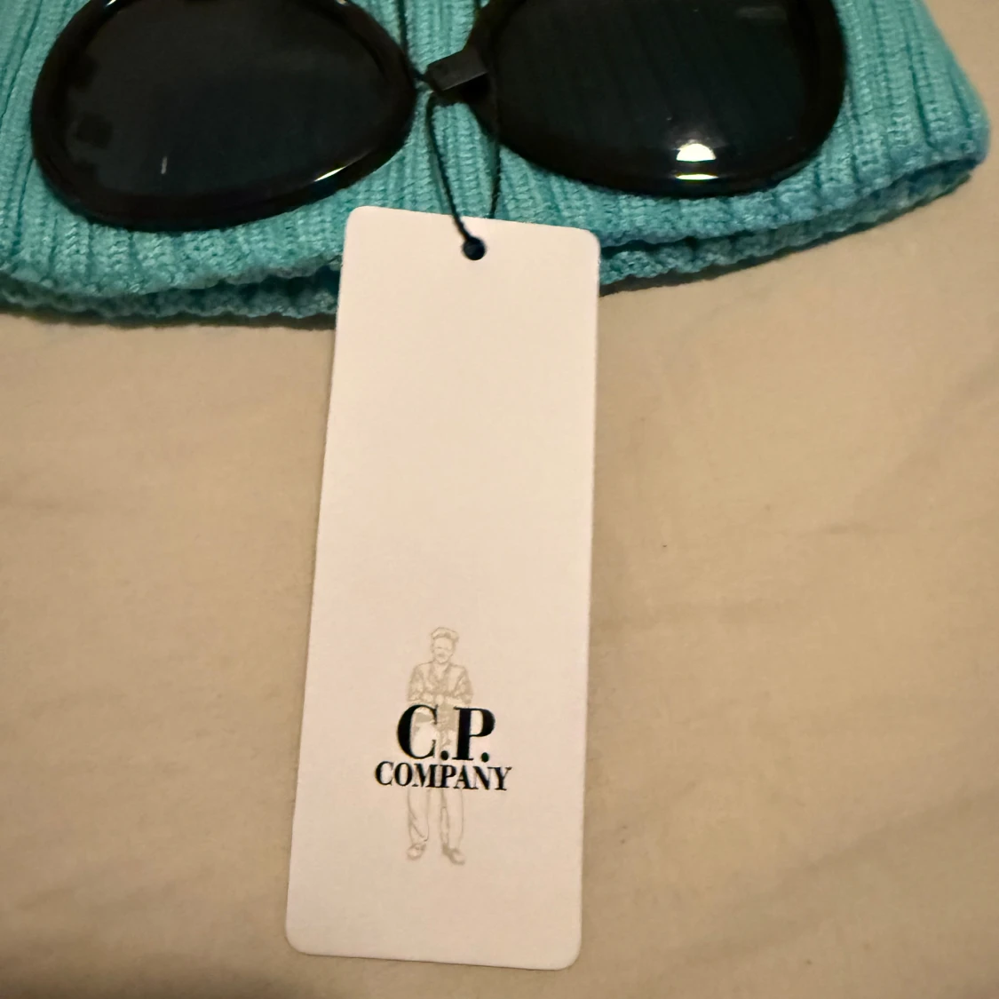 Turkos ribbad mössa från C.P. Company - 90