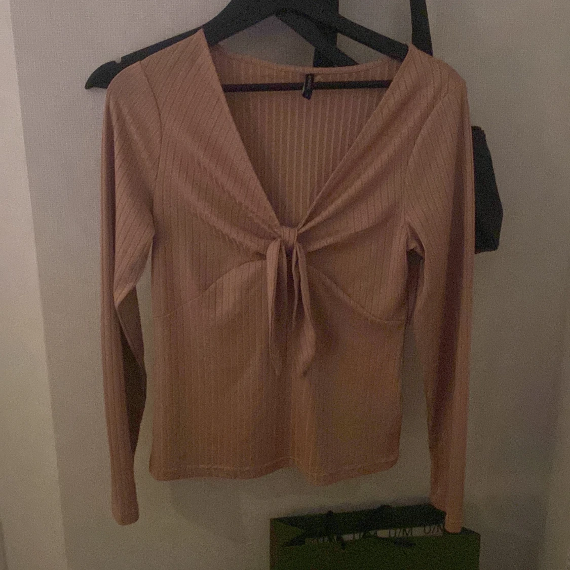 Rosa ribbad topp från Rut&Circle