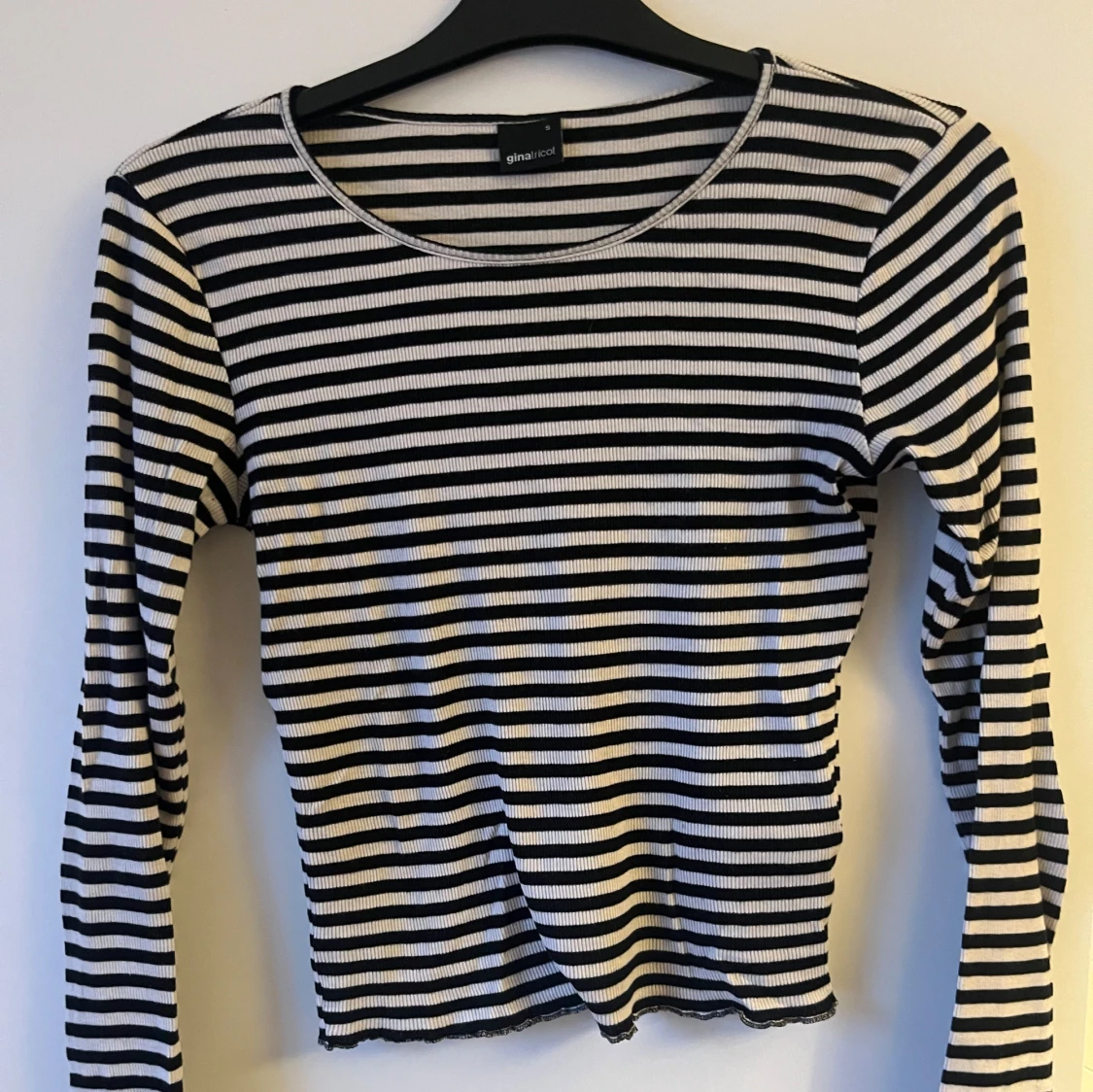 Randig långärmad topp från Gina Tricot