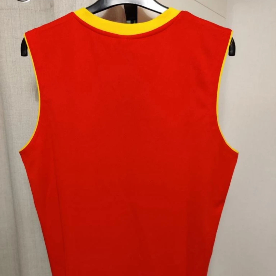 Helt ny Röd ärmlös linne från Dolon - 1