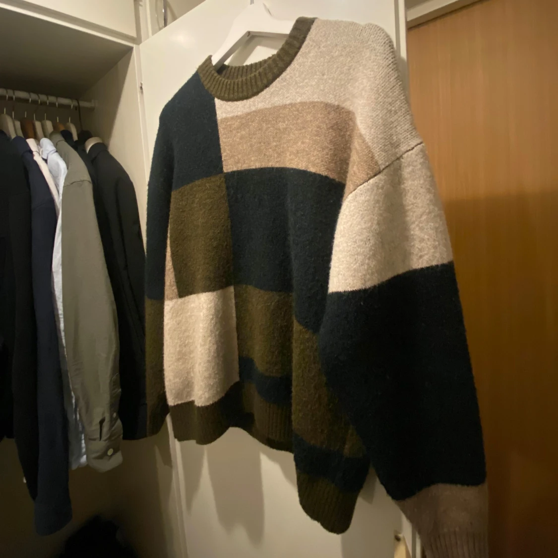 Flerfärgad stickad tröja - 90