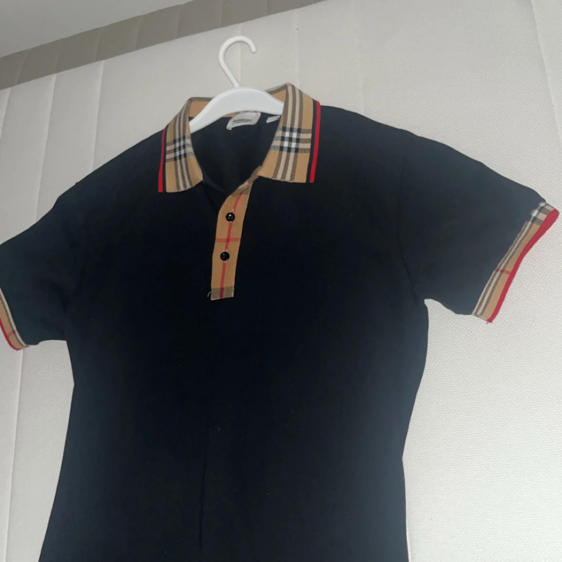 Svart kortärmad topp från Burberry