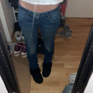 Lågmidjade jeans  - Super fint skick! Raka Lågmidjade jeans      Storlek 27/32