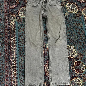 Grå jeans från Zara - Zara jeans, i perfekt skick 