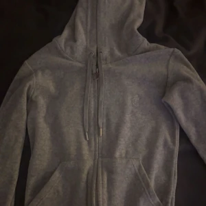 Juicy couture tröja - Mycket bra skick men säljer pågrund av fel storlek 