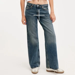 Låg midjade jeans - Helt nya med lapp på fortfarande! Låg midjade med raka ben, storlek w24/l32. Säljer då dom var lite för stora på mig. Modell 175, bär w26/l32