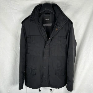 Aspesi jacka - Aspesi field jacka | strl: M | skick: 9/10 | fraktar via Instabox och PostNord på köparens bekostnad | skriv vid minsta fråga eller fundering😀🤝