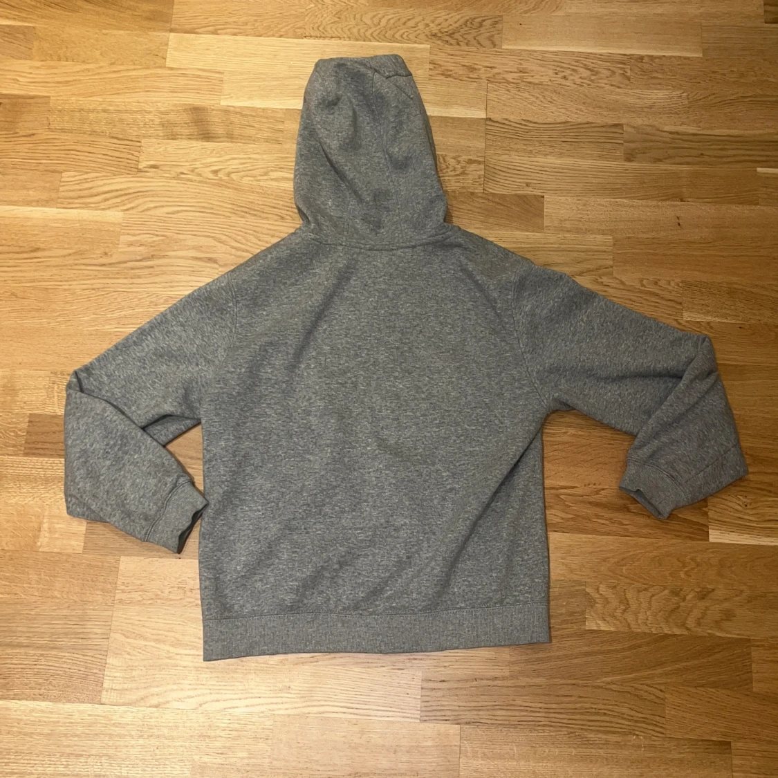 Grå hoodie från Nike - 92