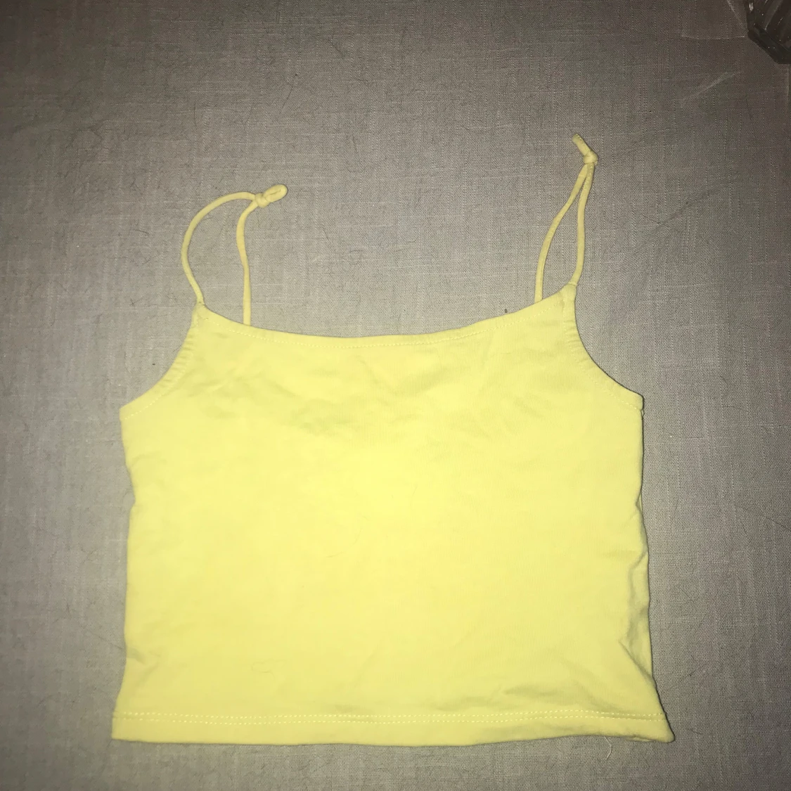 Gul linnetopp från FB Sister