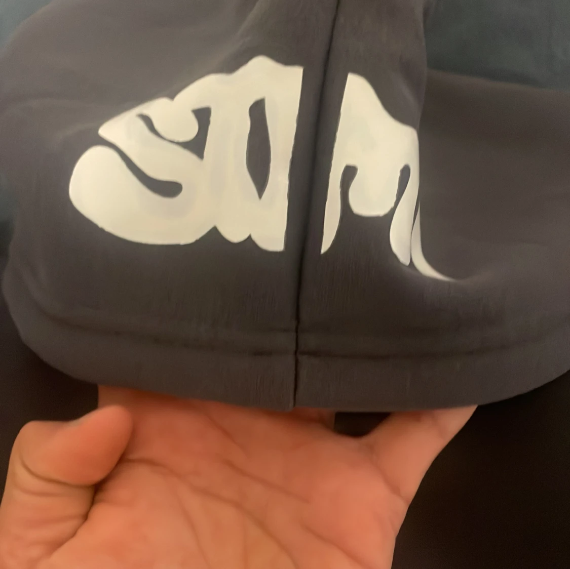 Grå hoodie med stjärnmönster - 90