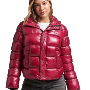 superdry jacka - intressekoll på denna superdry jacka i väldigt bra skick då den är köpt denna vinter och inte kommit till så mycket användning. STORLEK 38 MEN PASSAR MIG SOM VANLIGTVIS HAR S!!! nypris är 1500 kr, kan mötas upp runt om i stockholm!!