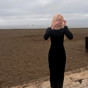 Långklänning GinaTricot  - Använd 1 gång, passa även xs 