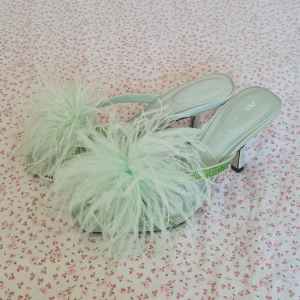 Zara klackar - Snygga gröna klackar från Zara i stl 37! Helt oanvända :) 