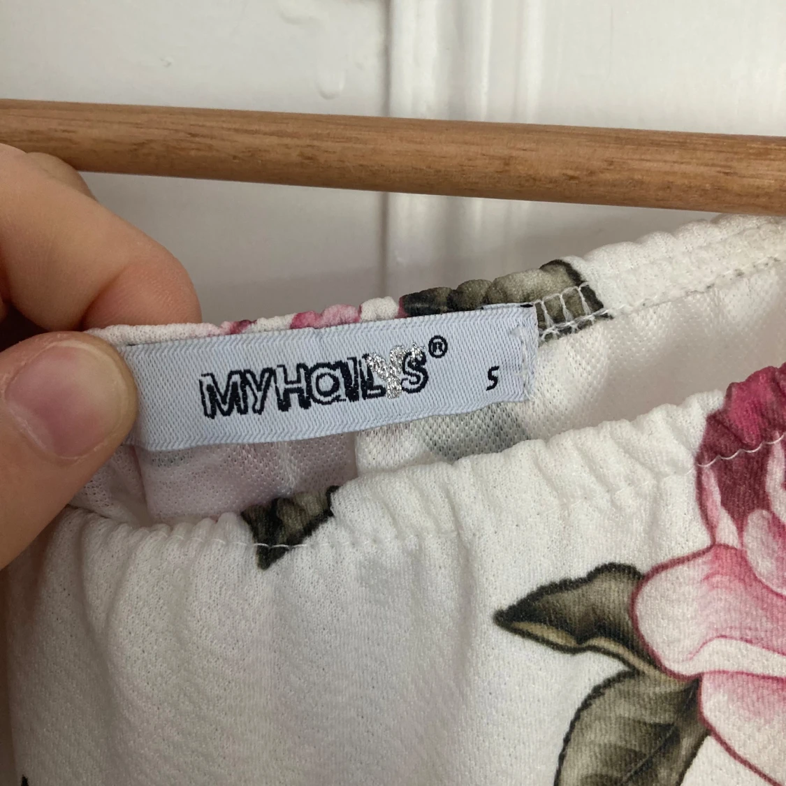 Vit blommig klänning - 91