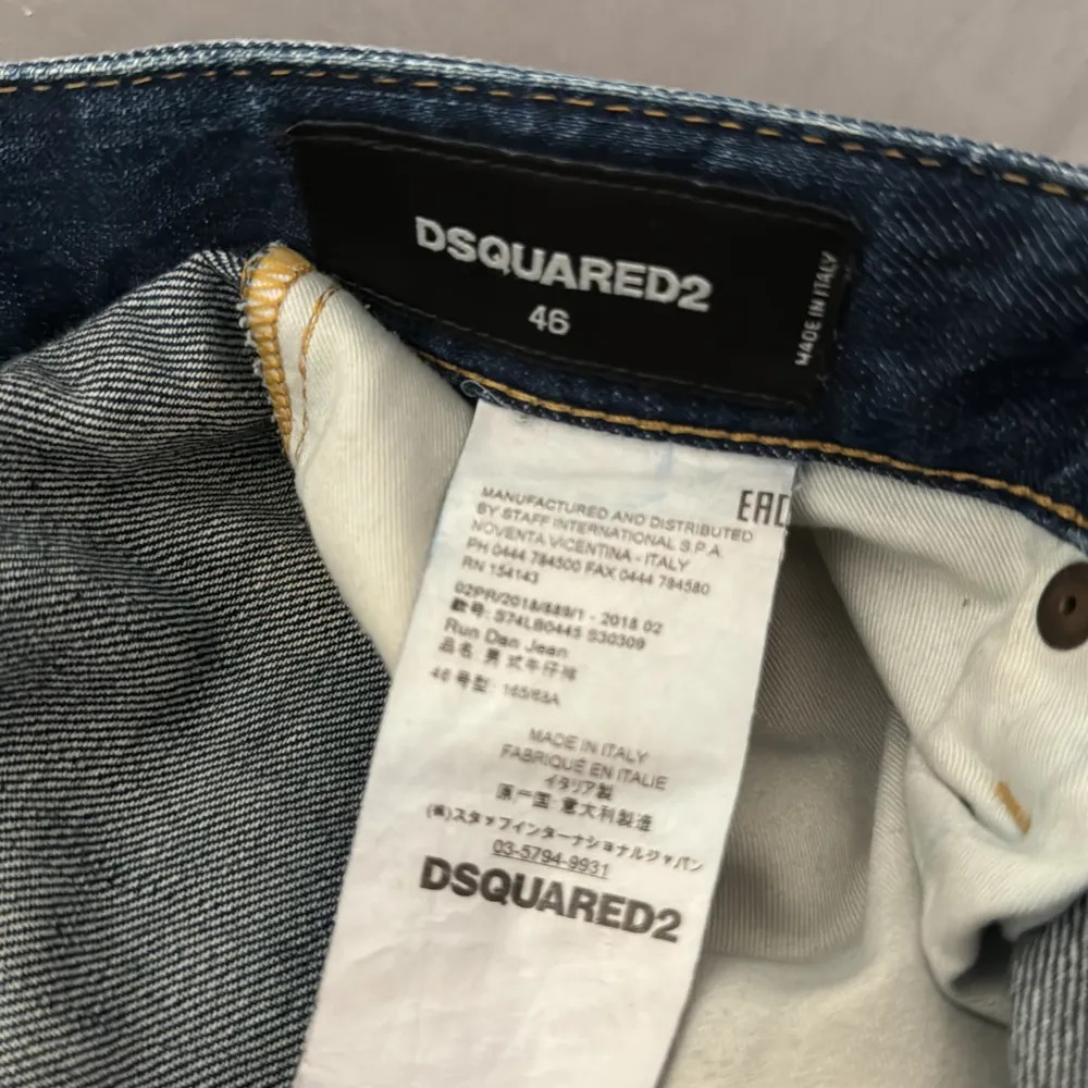 Dsquared 2 jeans original pris är 3450 och Jag säljer min för 1000 . Jeans & Byxor.