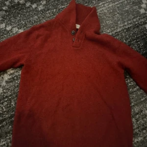 Stickad tröja  - Jättefin och i mycket bra skick