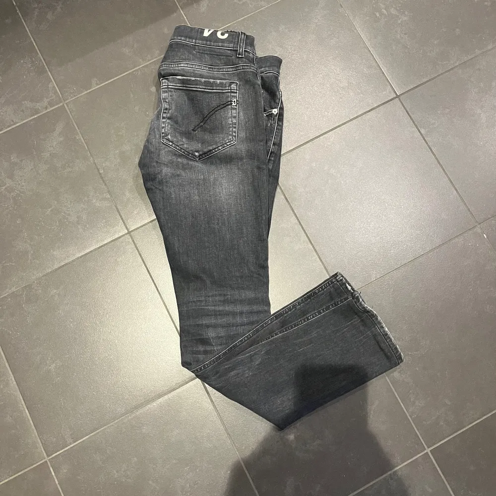 Säljer mina dondup jeans i jätte fint skick, 9/10. Storleken är 34, men passar även de som har 30, 31 eller 32. Hör av er vid frågor eller funderingar //Olle. Jeans & Byxor.