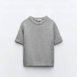 Stickad tröja Zara - Grå stickad tröja från Zara. Storlek M (men liten i storlek).  Mycket bra skick!