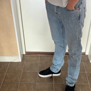 Blå jeans  - Lager 157 Jeans i bra skick Slim/straight fit Storlek: W30, L32