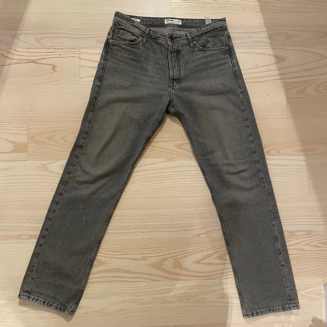 Grå jeans från Jack & Jones - 91