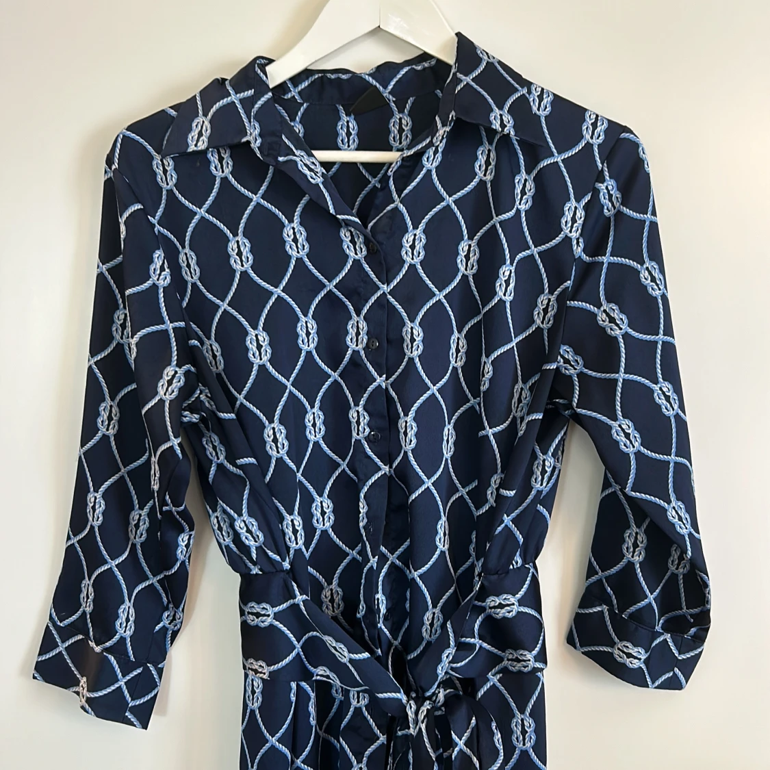 Mönstrad klänning från Gina Tricot - 90