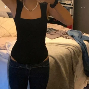 Svart body - Säljer denna body pågrund av att den inte passar mig!  Köpt på vinted! 