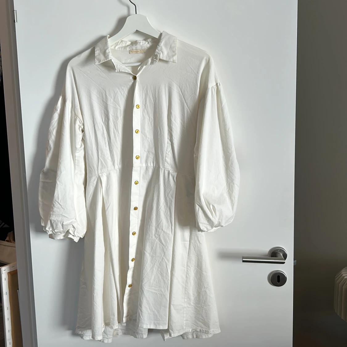 Vit klänning från Foonfie