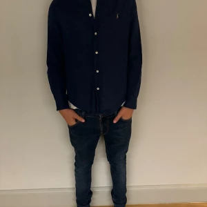 Ralph lauren skjorta - 14-16 år använd lite sliten vid handleden som ni ser på bilden