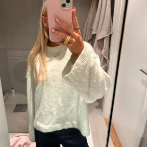 Grön stickad tröja  - Mint grön stickad tröja ifrån Gina, endast använd fåtal gånger😊