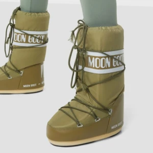 Moon boots - Intressekoll på moon boots, jätte fint skick. Snabb affär. 