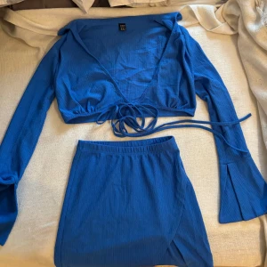 Blått sett - Fint sett som aldrig används, endast provad. Storlek M, köparen står för frakten!💗