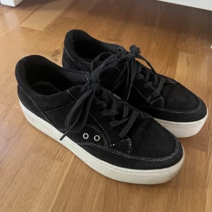 Sneakers vagabond - Använd fåtal gånger, jättebra skick!❤️