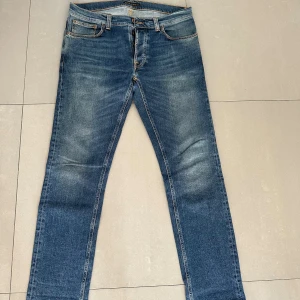 Nudie jeans - riktigt schyssta nudie jeans i blått! Är aldrig använda! Nypris 1600kr hör av er vid intresse!🙌🏽