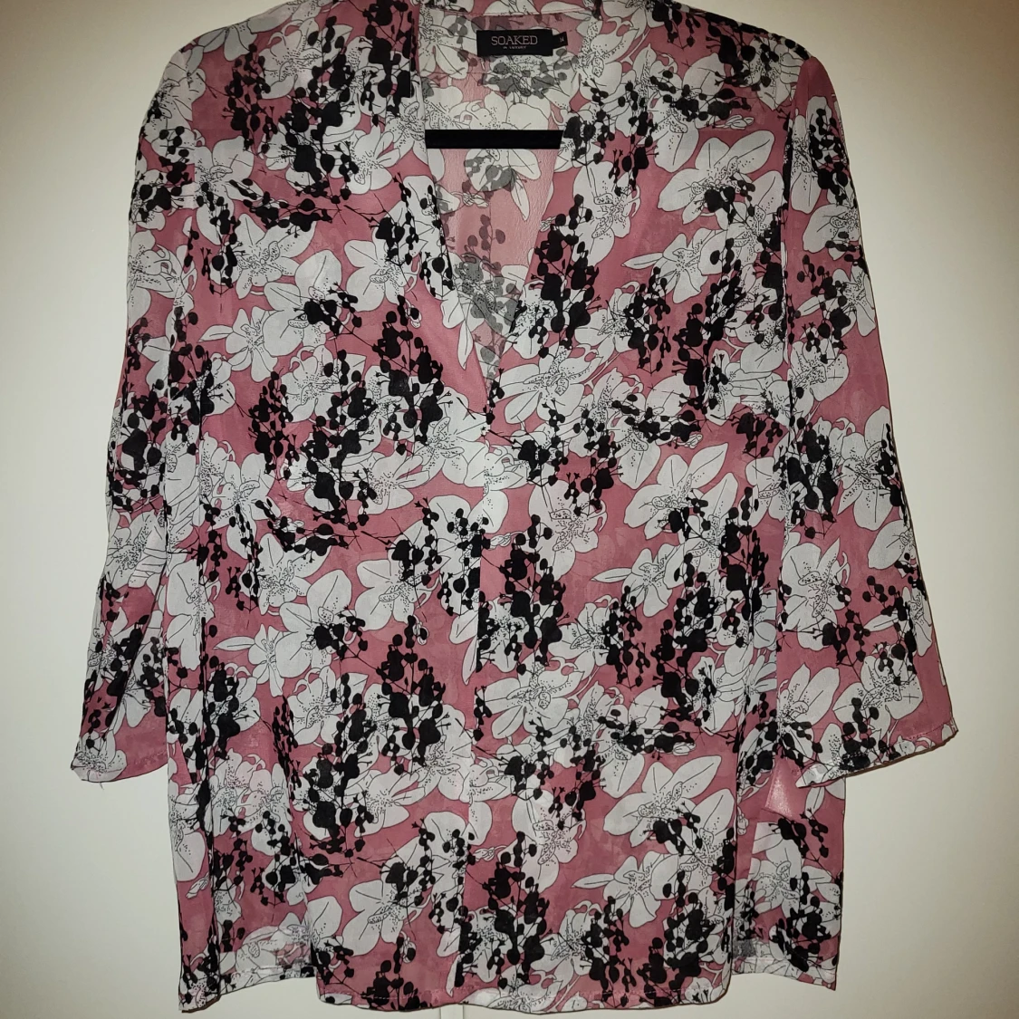 Lätt transparent blus