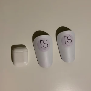 Mini benskydd - Säljer dessa minibenskydd för ett riktigt bra pris. De känns knappt under användning och är inprincip viktlösa. Helt nya, cond 10/10. Nypris 349! Hör av er vid minsta fundering//Anton