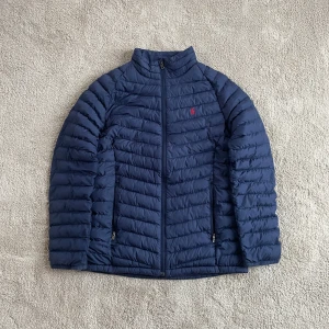 Ralph Lauren jacka  - Ralph Lauren - skick 9,5/10 - storlek barn XL sitter som herr S - pris kan diskuteras vid snabb affär!